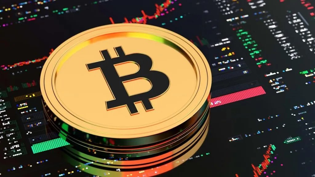 交易图表背景上的金色比特币硬币代表加密货币权益和加密货币价格走势。